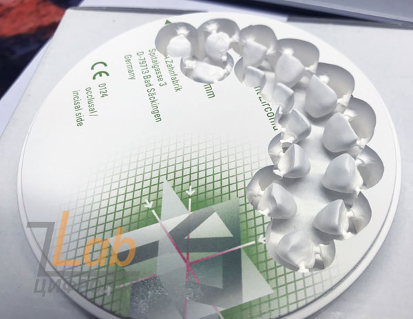 Коронки из циркония до синтеризации