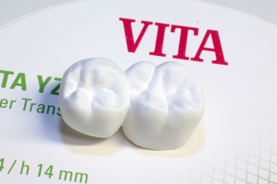 Коронки из циркония до синтеризации